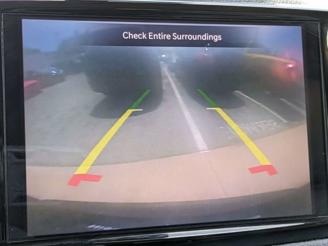 Used 2021 Chrysler Pacifica Touring-L FWD image 25