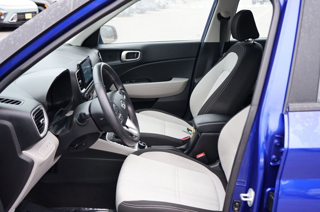 Used 2022 Hyundai Venue SEL w/ Cargo Package image 15