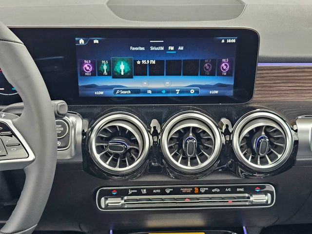 New 2026 Mercedes-Benz GLB 250 4MATIC image 32