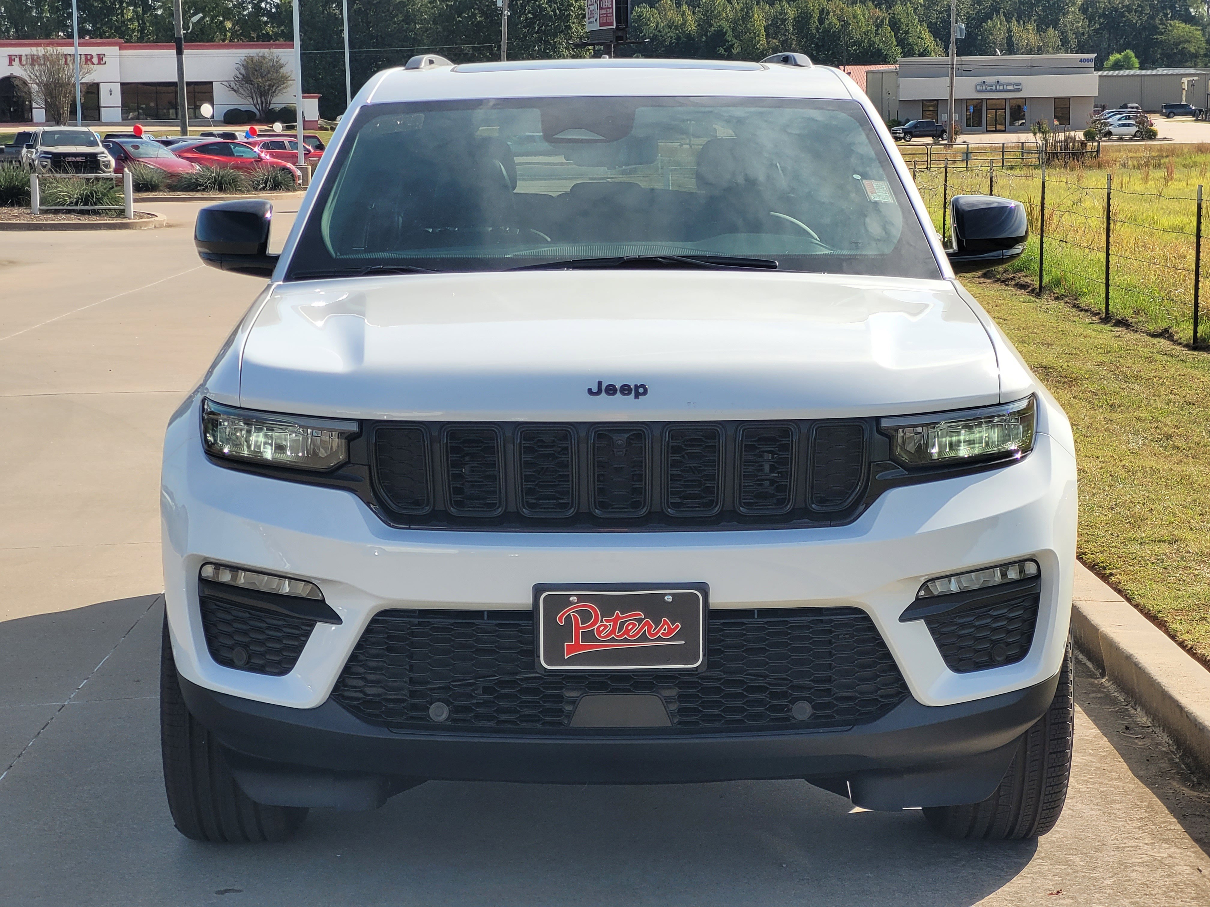 New 2025 Jeep Grand Cherokee Limited w/ Luxury Tech Group II RWD image 2