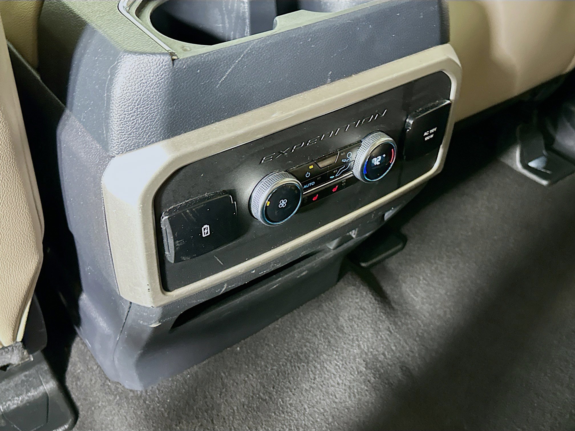 Used 2024 Ford Expedition Limited image 28