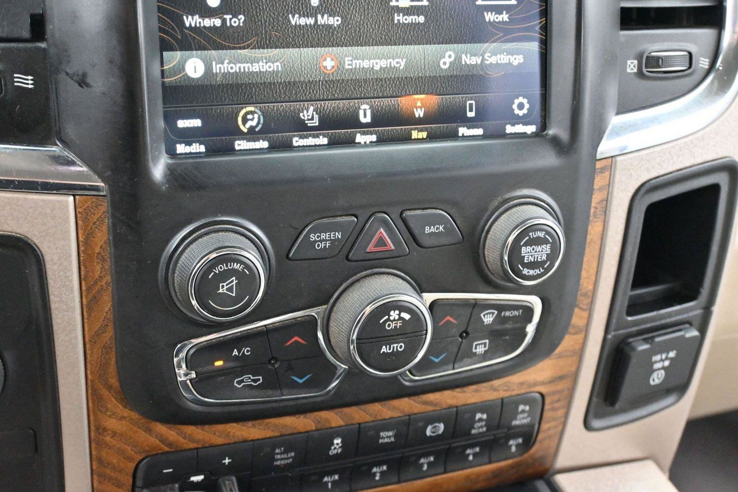 Used 2018 RAM 3500 Laramie Longhorn w/ Longhorn Southfork Package AWD/4WD image 22
