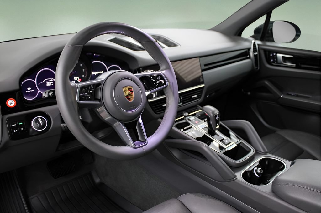 Used 2023 Porsche Cayenne AWD/4WD image 2