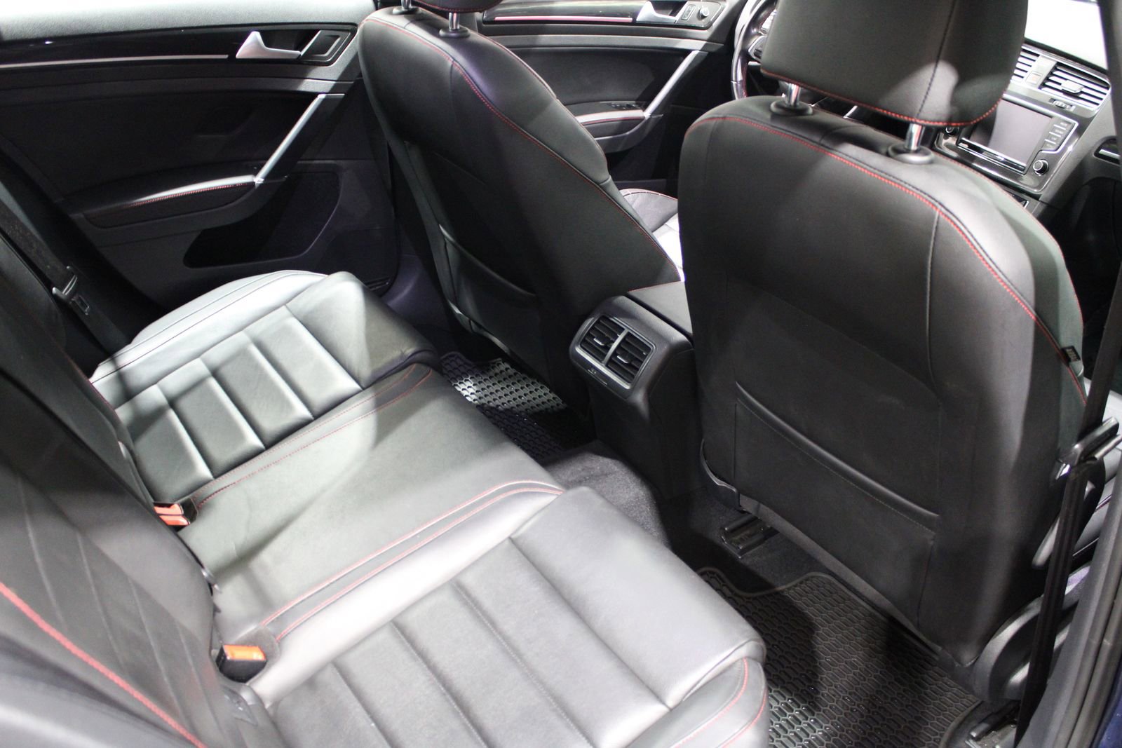 Used 2016 Volkswagen GTI SE FWD image 19