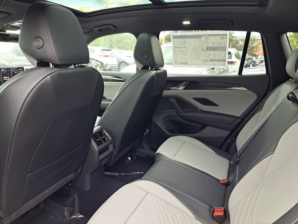 New 2026 Volkswagen Tiguan SE R-Line FWD image 5