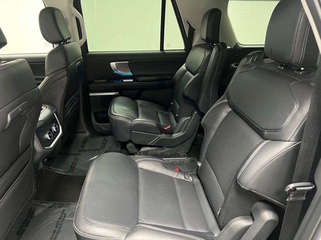 Used 2025 Ford Expedition Max Platinum AWD/4WD image 46