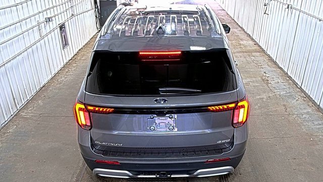 Used 2025 Ford Explorer Platinum image 4