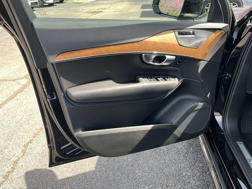 Used 2023 Volvo XC90 B6 Plus w/ Protection Package Premier image 24