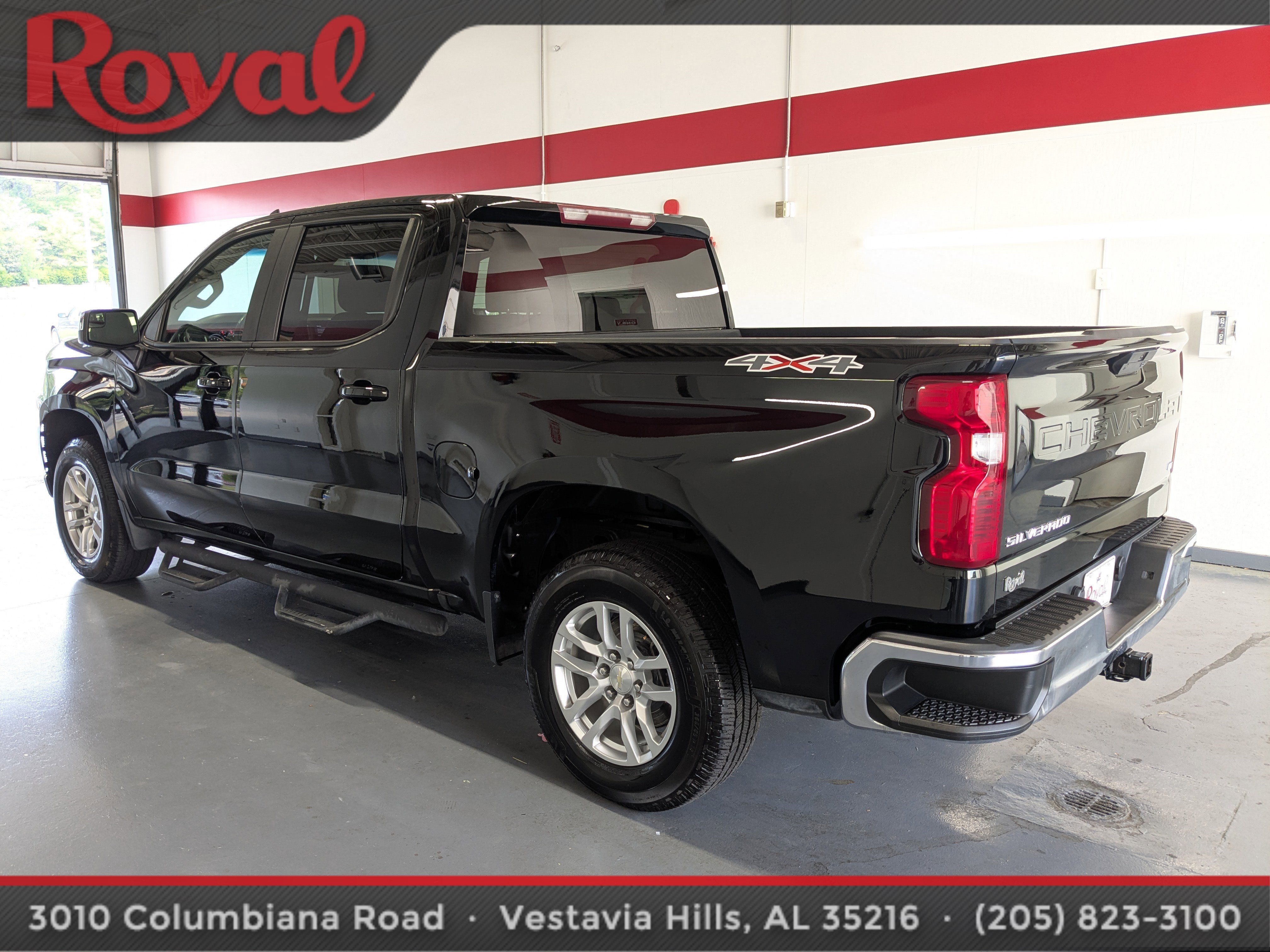 Used 2021 Chevrolet Silverado 1500 LT AWD/4WD image 2