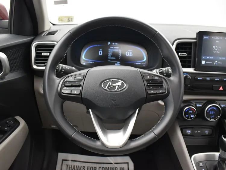 Used 2025 Hyundai Venue SEL FWD image 21