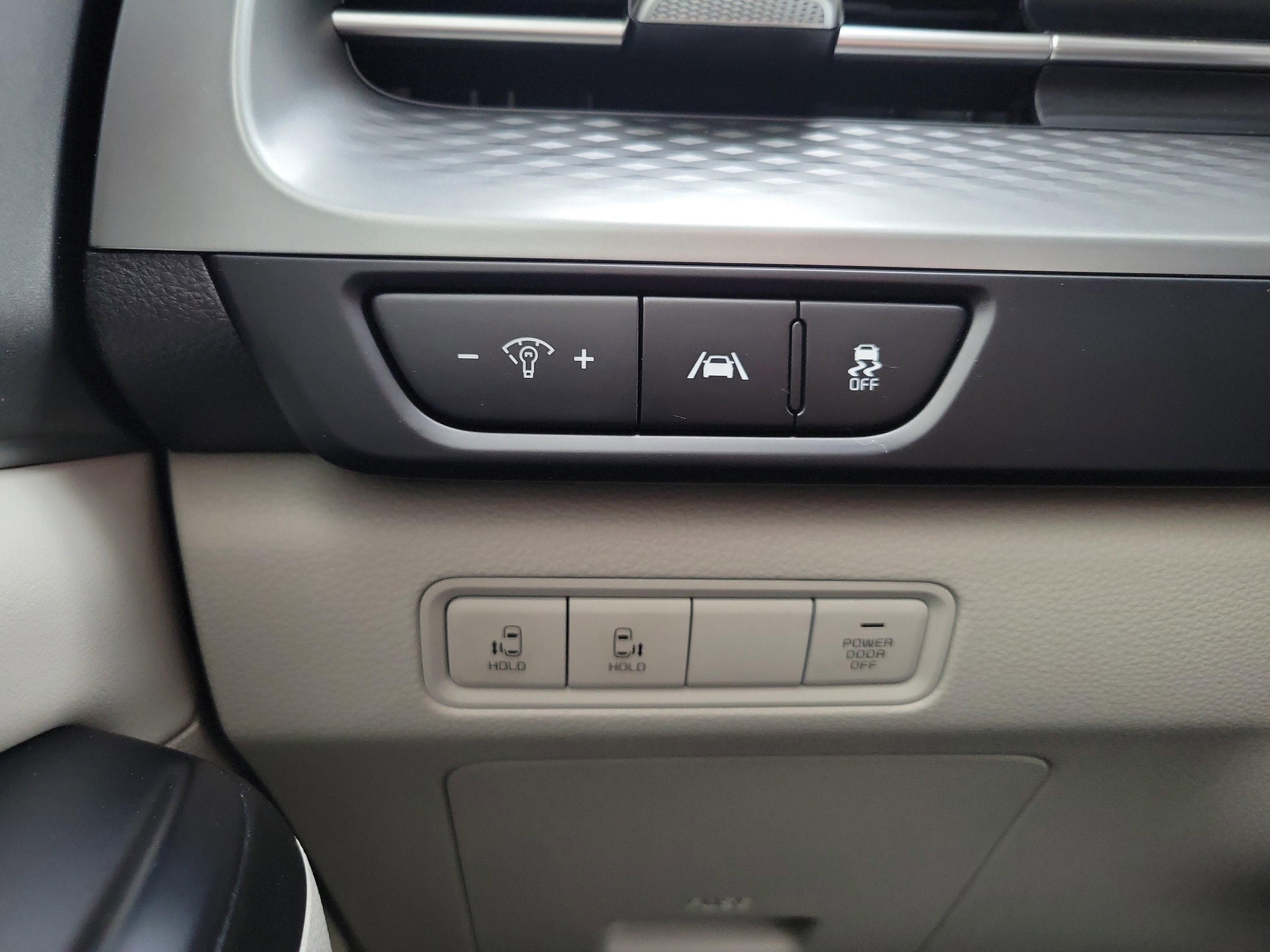 Certified 2023 Kia Carnival LX image 24