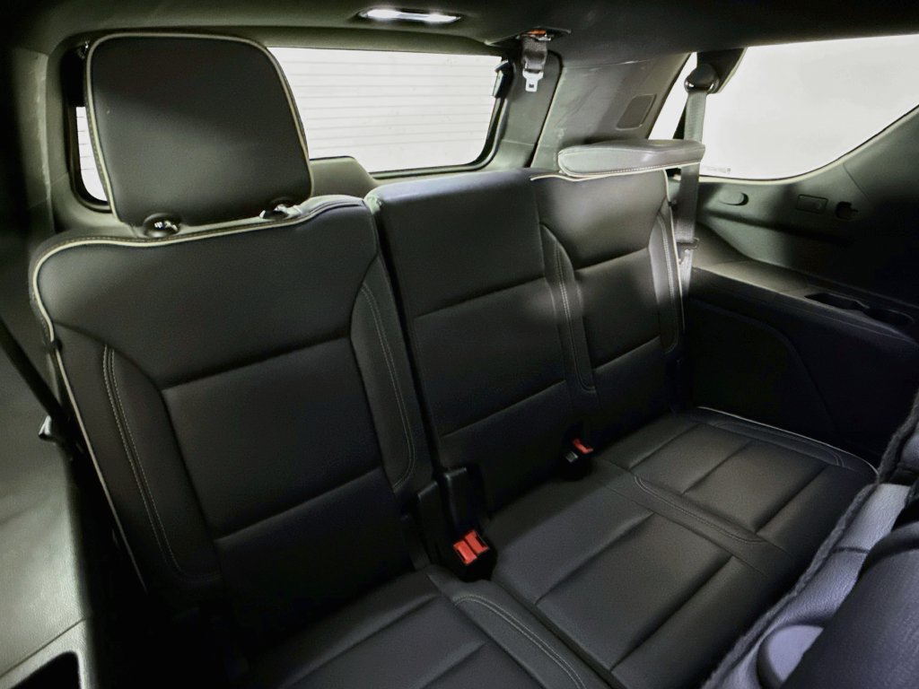 Used 2024 GMC Yukon SLT RWD image 28