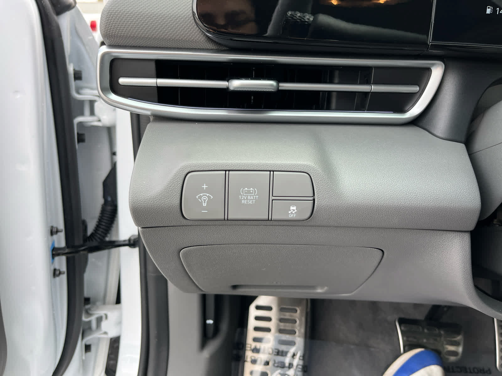Used 2025 Hyundai Elantra SEL FWD image 12