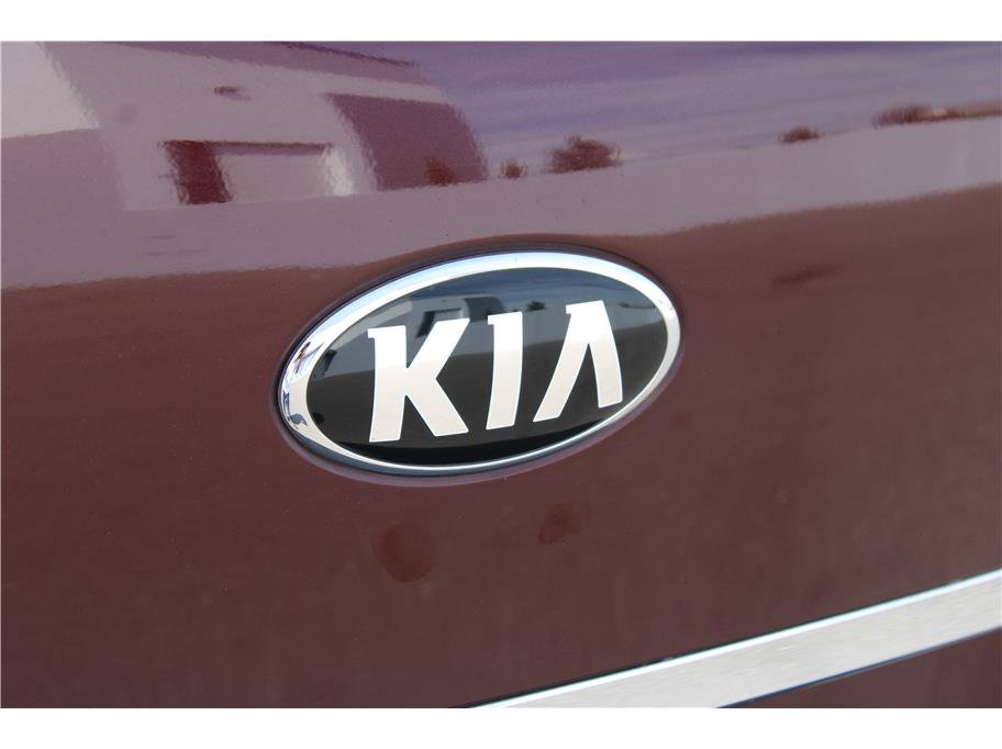 Used 2017 Kia Sedona LX w/ LX Essentials Premium Package FWD image 32