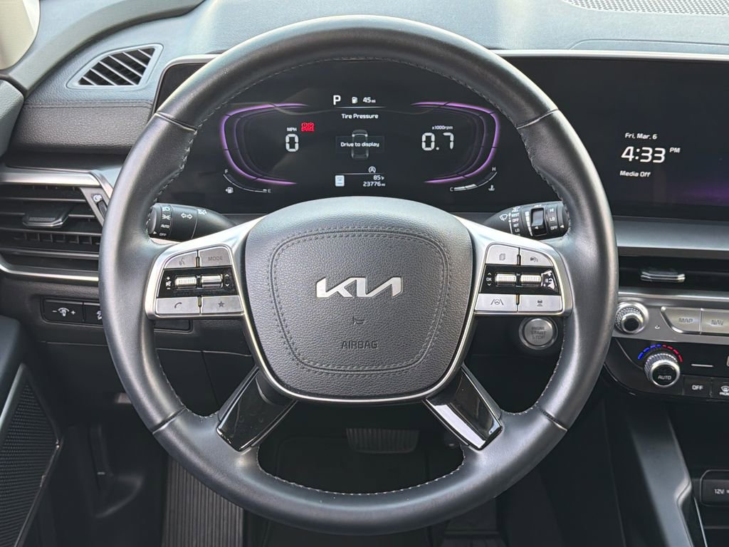 Used 2024 Kia Telluride LX image 4