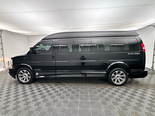 Used 2017 Chevrolet Express 2500 Extended image 16