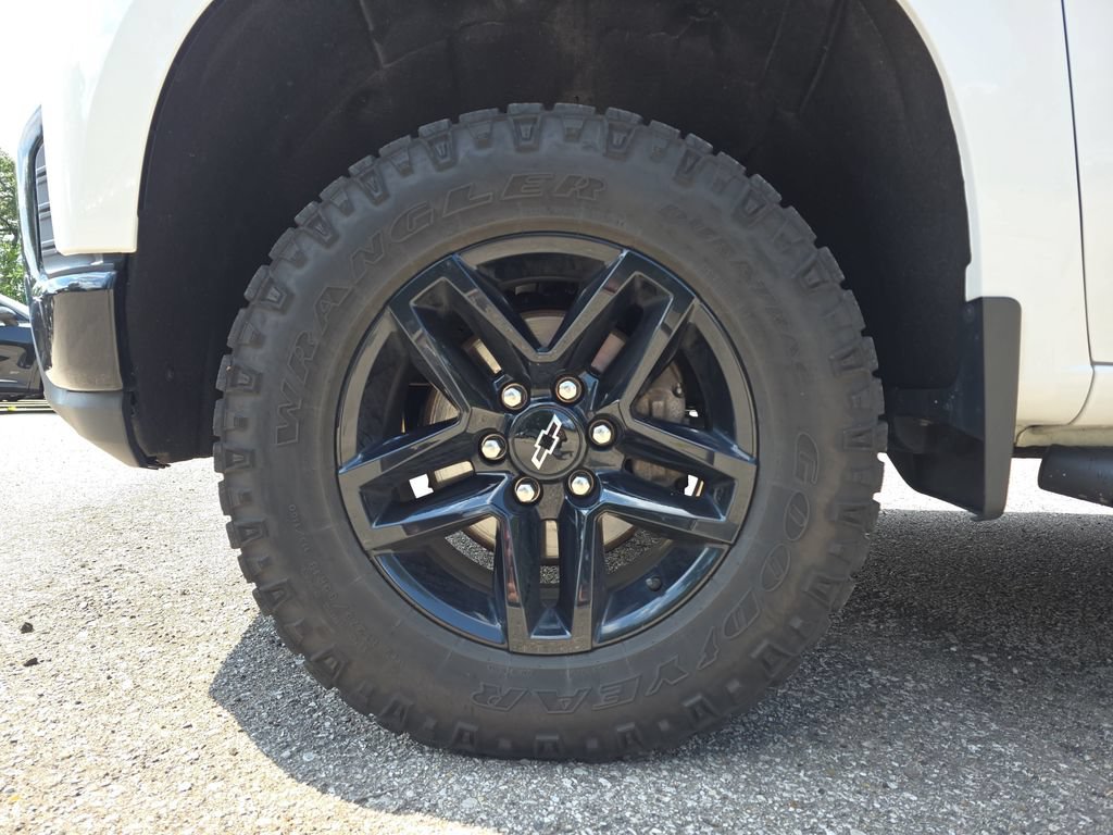Used 2019 Chevrolet Silverado 1500 LT Trail Boss AWD/4WD image 33