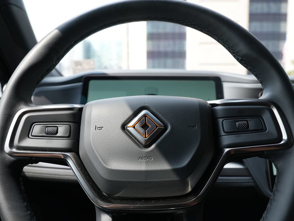 Used 2025 Rivian R1S Adventure Dual AWD/4WD image 5