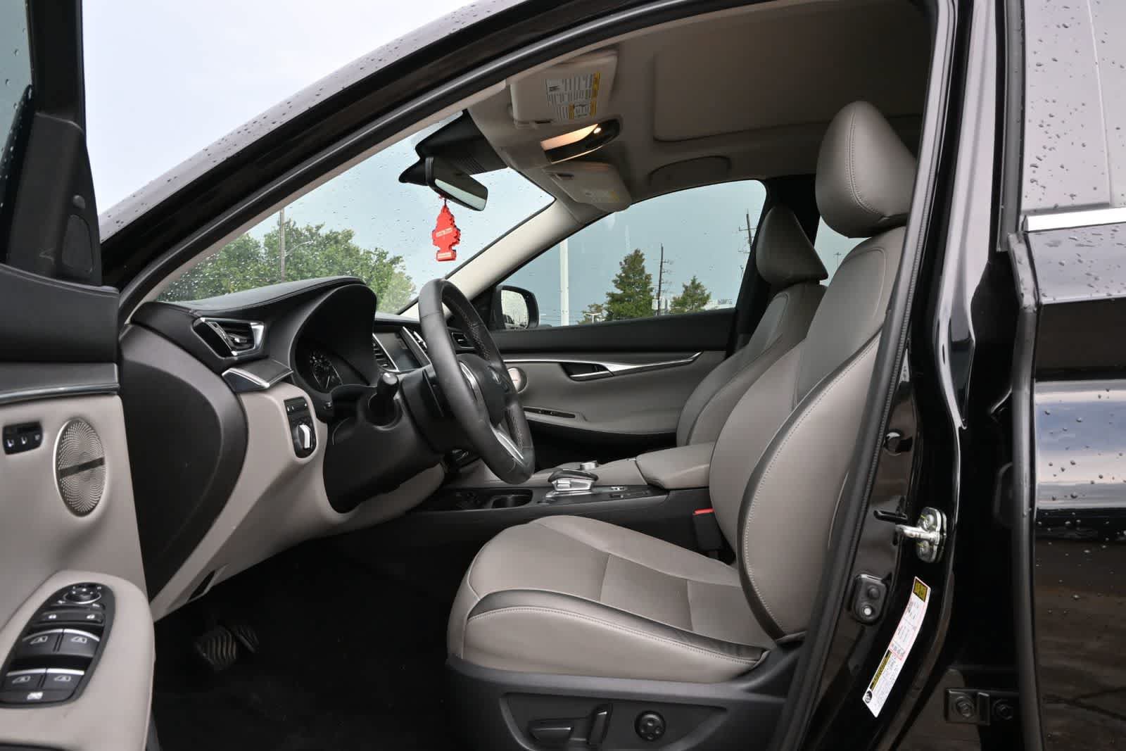 Used 2024 INFINITI QX50 Luxe FWD image 16