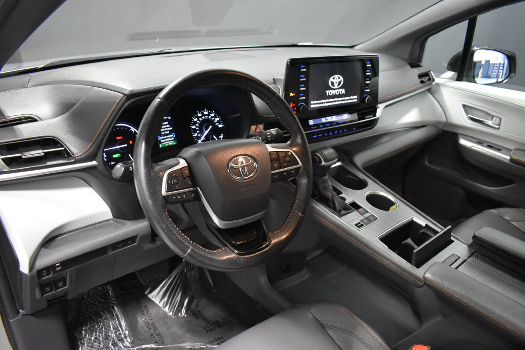 Used 2021 Toyota Sienna XSE AWD/4WD image 4