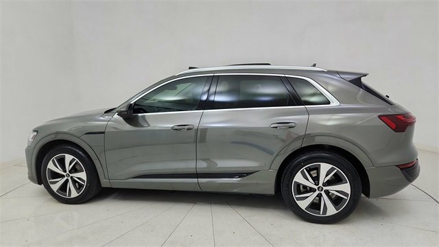 Used 2024 Audi Q8 e-tron Premium image 4