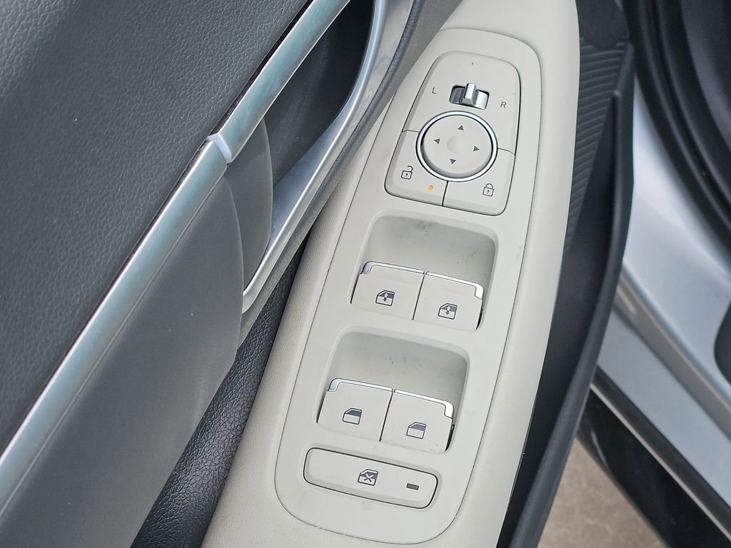 Used 2025 Hyundai Sonata SEL FWD image 13