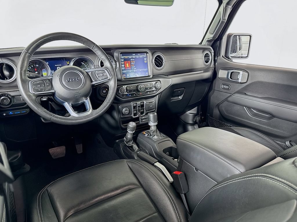 Used 2023 Jeep Wrangler Unlimited Sahara w/ Cold Weather Group AWD/4WD image 28