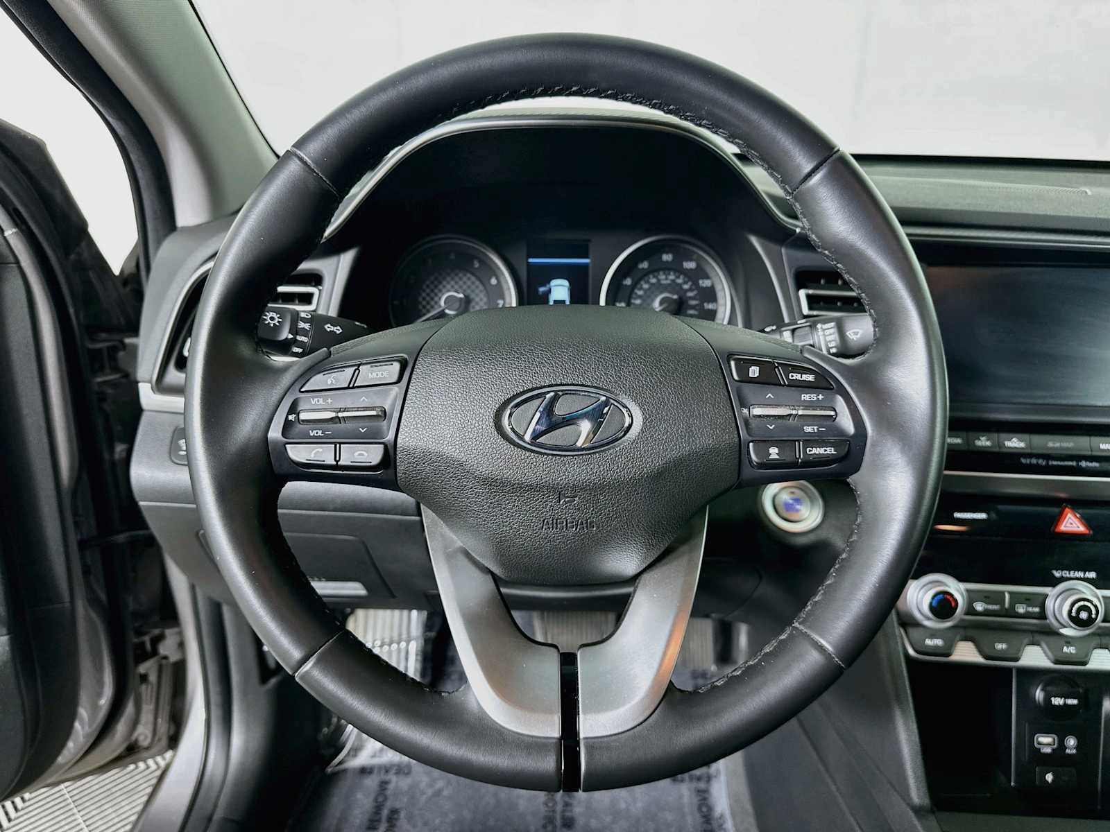 Used 2020 Hyundai Elantra Limited w/ Ultimate Package 03 FWD image 11
