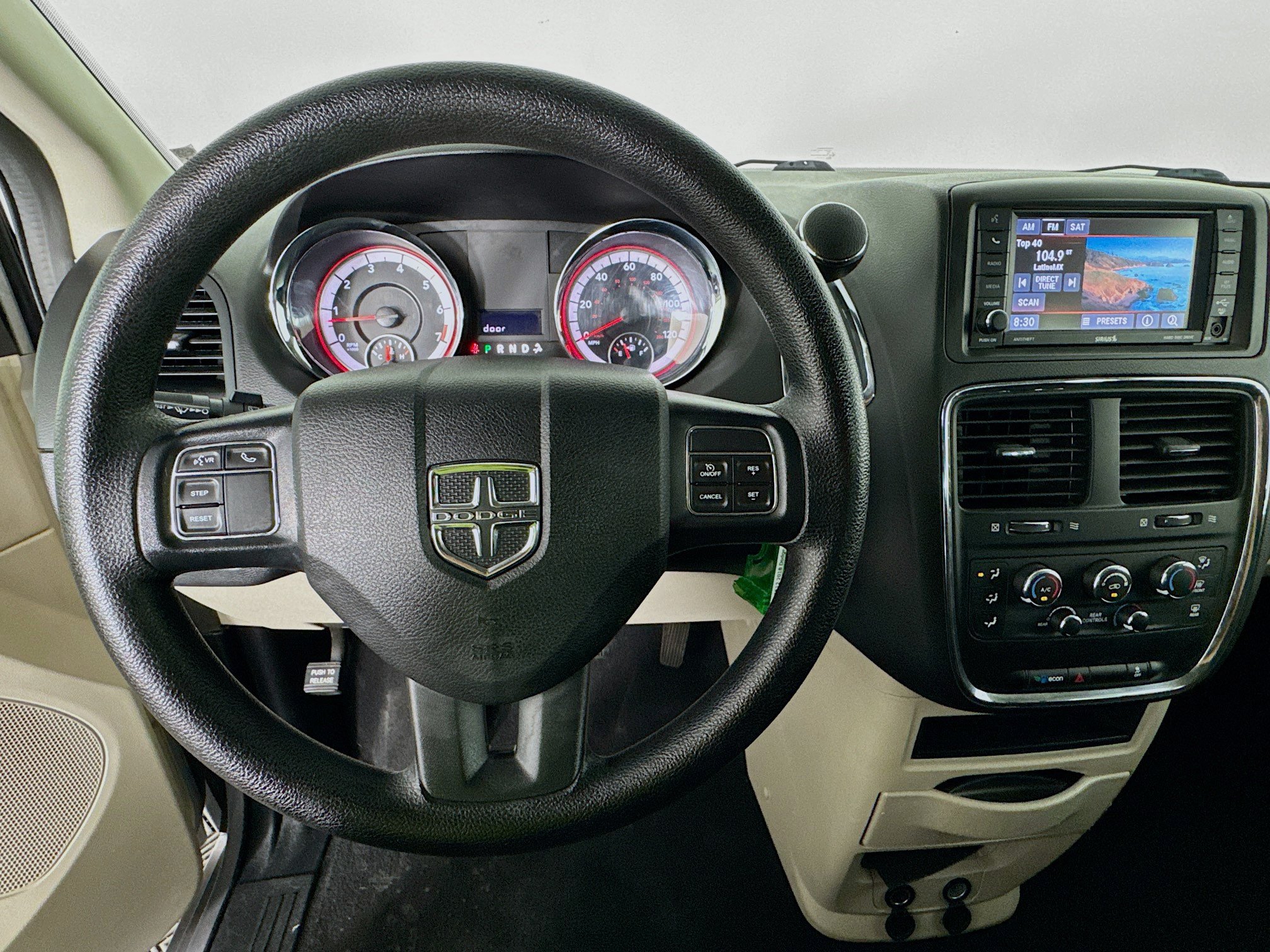 Used 2018 Dodge Grand Caravan SE w/ UConnect Hands-Free Group FWD image 10