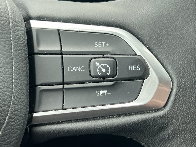 Used 2024 Jeep Compass Latitude w/ Convenience Group AWD/4WD image 21