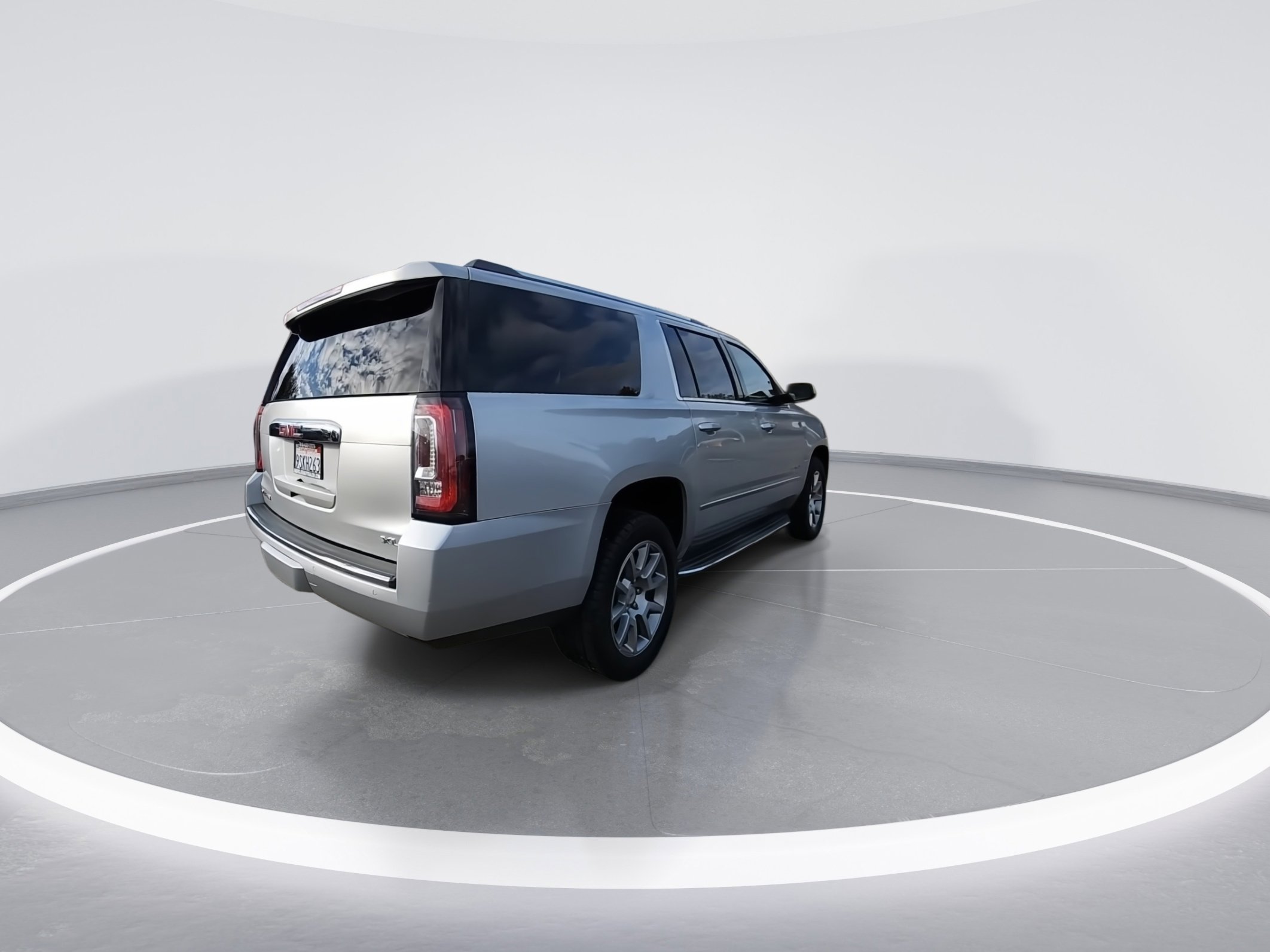 Used 2018 GMC Yukon XL Denali image 8
