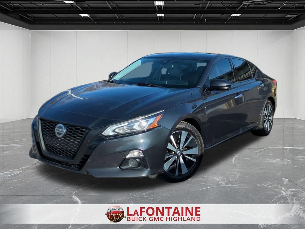 Used 2020 Nissan Altima 2.5 SV image 1