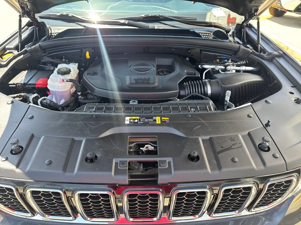Used 2022 Jeep Grand Cherokee Overland AWD/4WD image 23