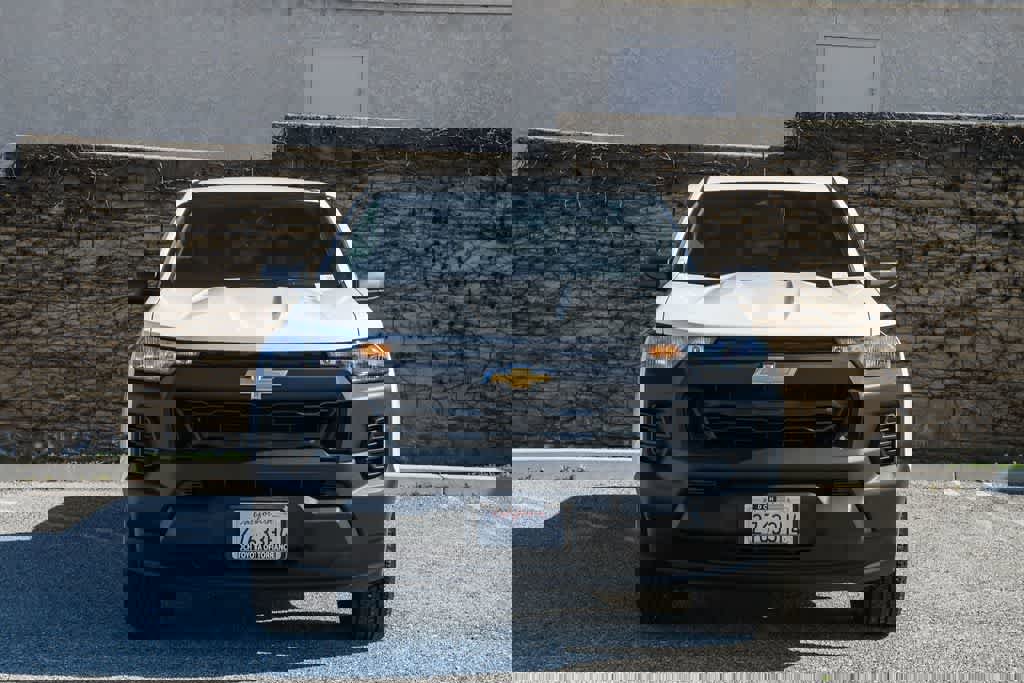 Used 2025 Chevrolet Colorado W/T image 2