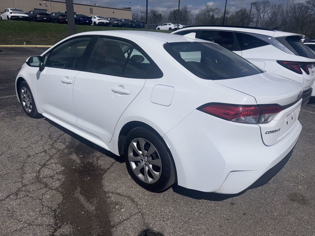 Used 2025 Toyota Corolla LE image 2