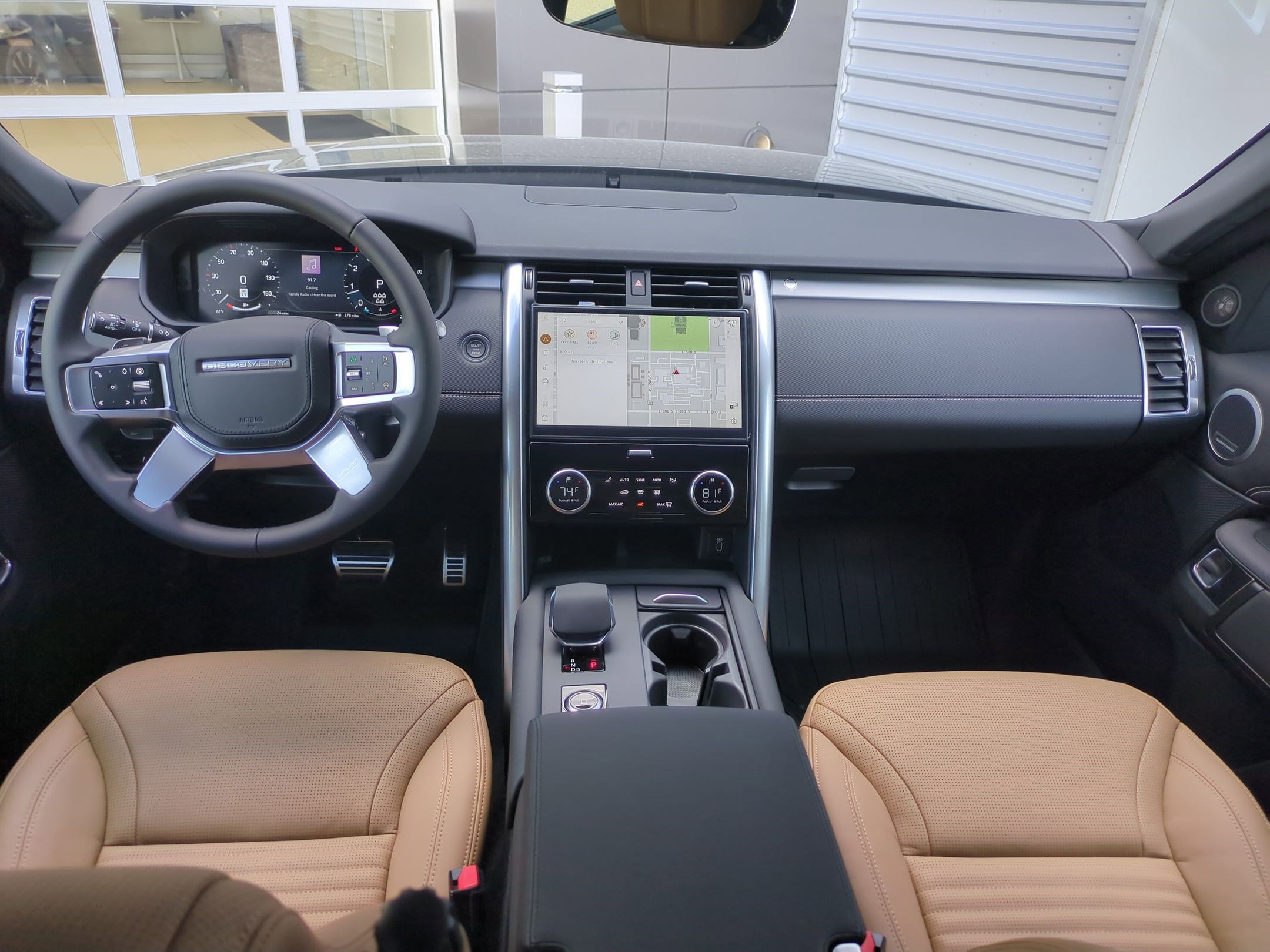 New 2026 Land Rover Discovery Dynamic SE image 23