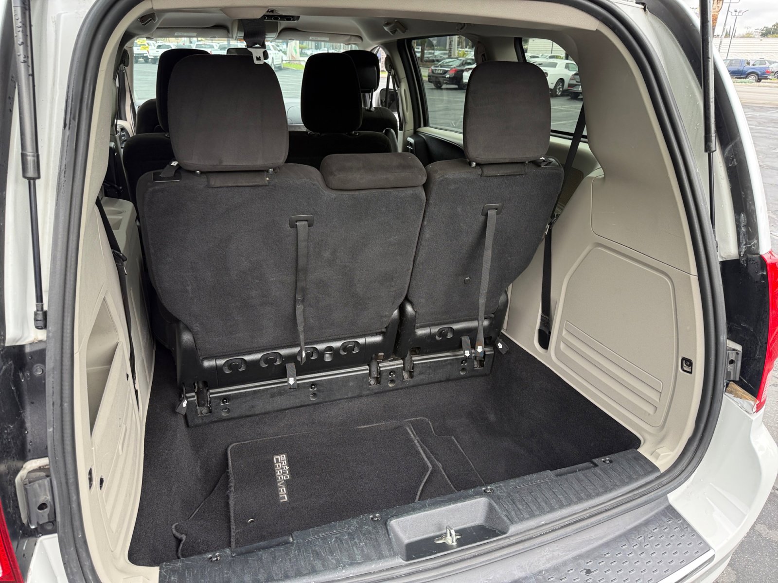 Used 2017 Dodge Grand Caravan SE w/ UConnect Hands-Free Group image 22