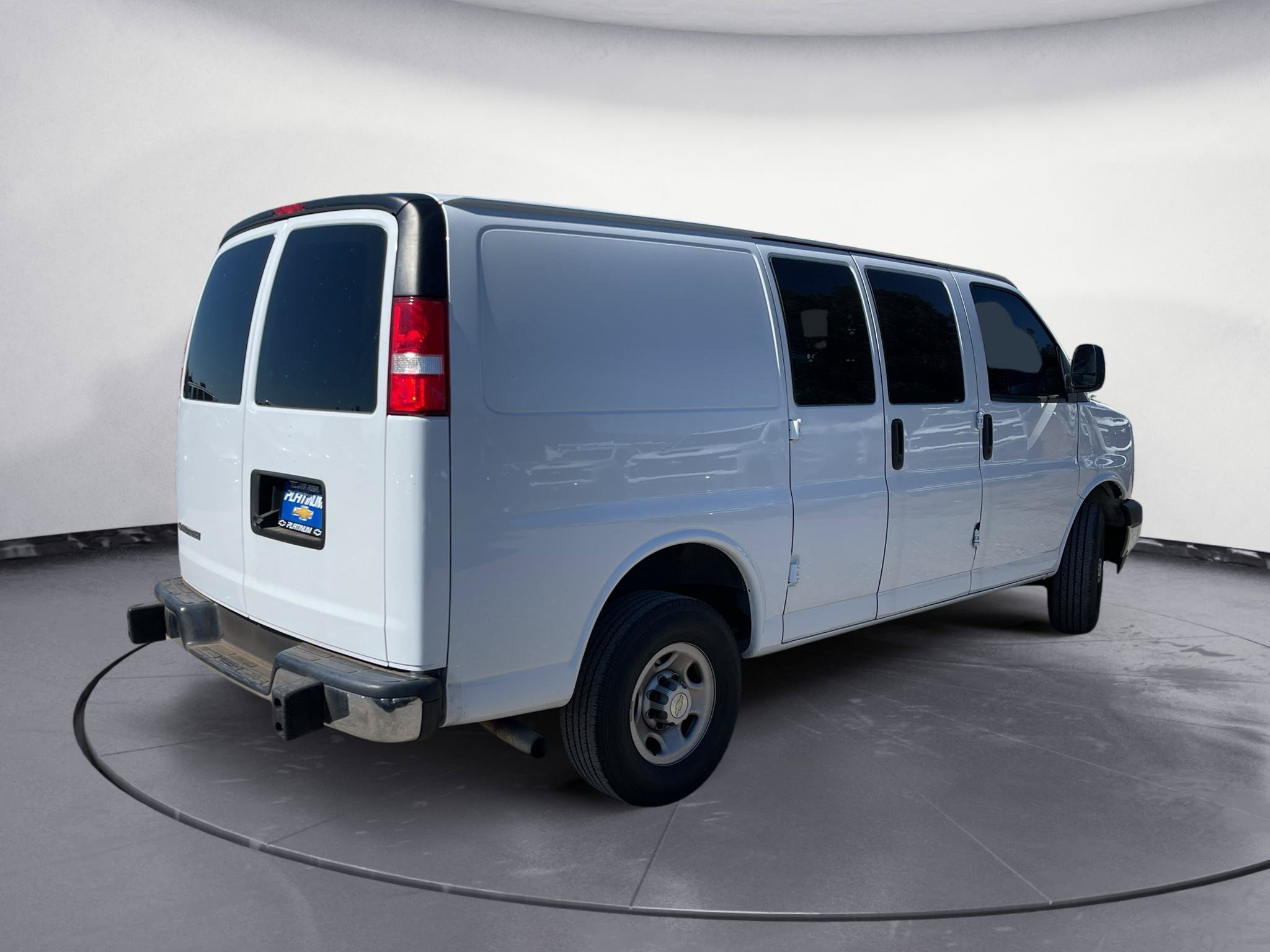 Used 2023 Chevrolet Express 2500 w/ Driver Convenience Package RWD image 5