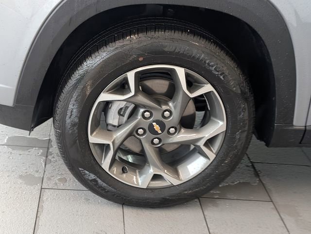 Certified 2025 Chevrolet Trax LT w/ Driver Confidence Package image 4