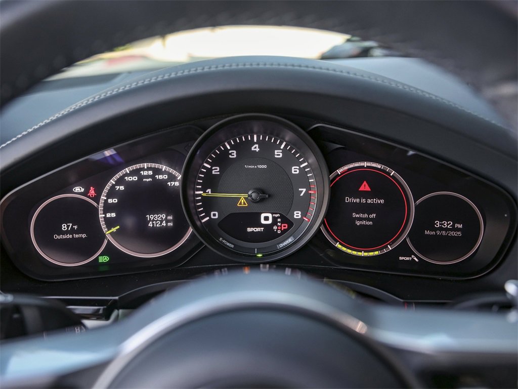 Certified 2023 Porsche Cayenne Platinum Edition image 17