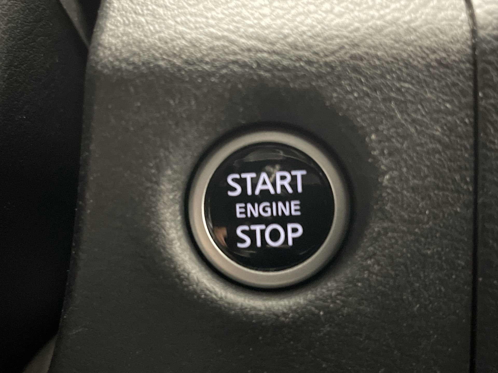 Used 2024 Nissan Frontier PRO-4X w/ Technology Package AWD/4WD image 19