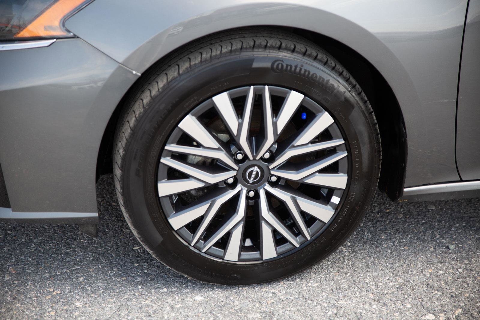 Used 2025 Nissan Altima 2.5 SV image 9