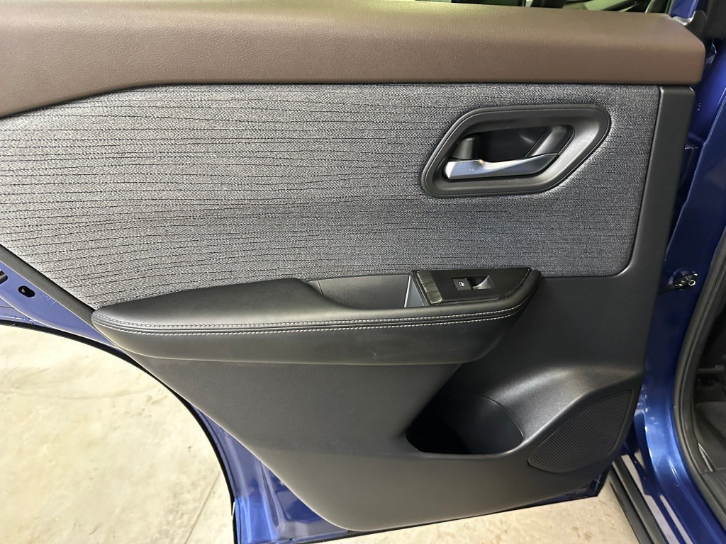 Used 2023 Nissan Rogue SV AWD/4WD image 16