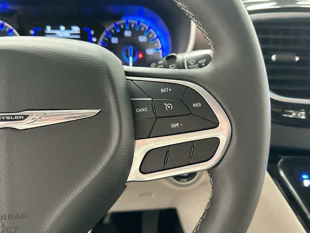 Used 2022 Chrysler Voyager LX FWD image 9