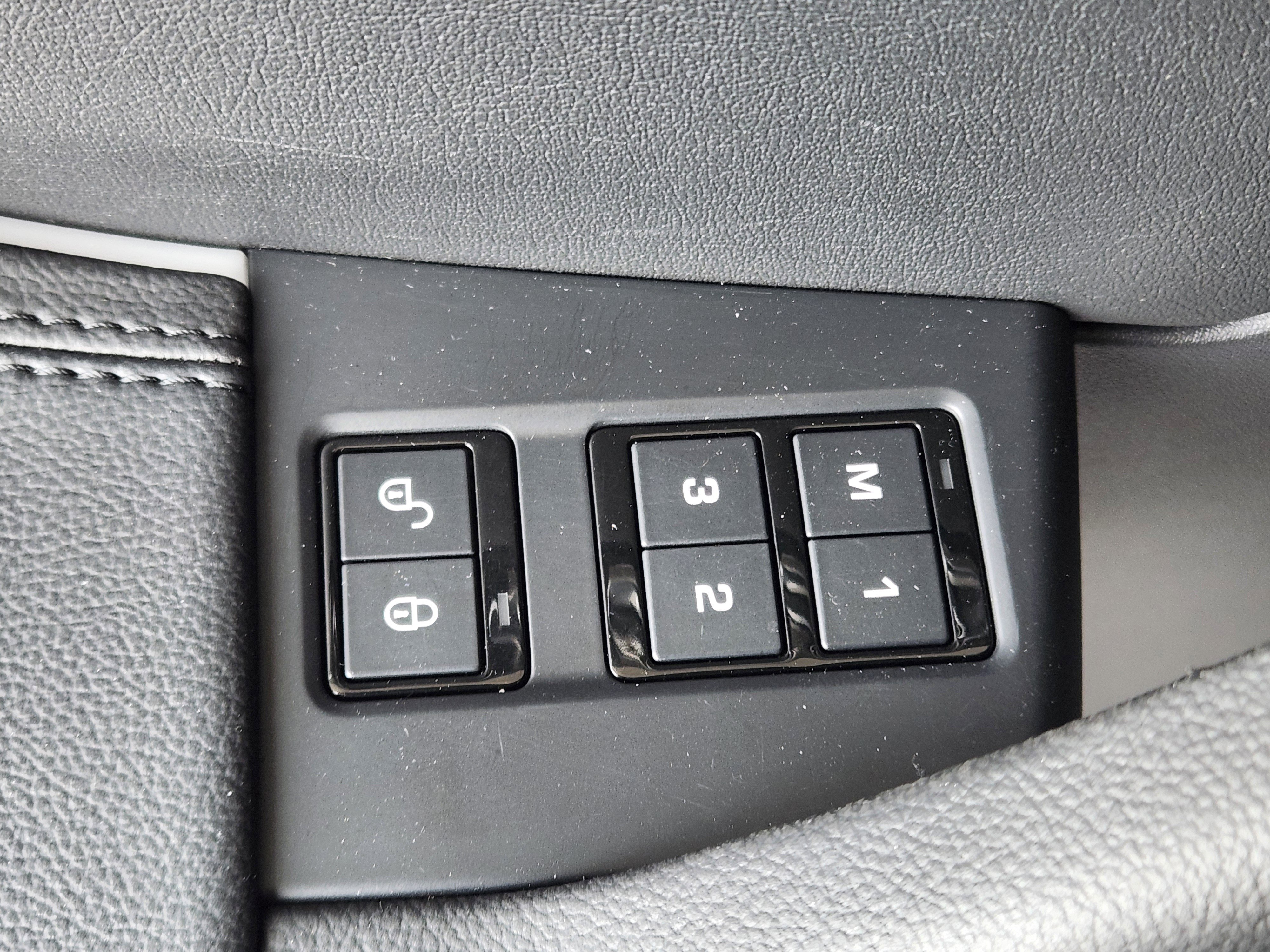 Used 2019 Jaguar F-PACE Premium image 13