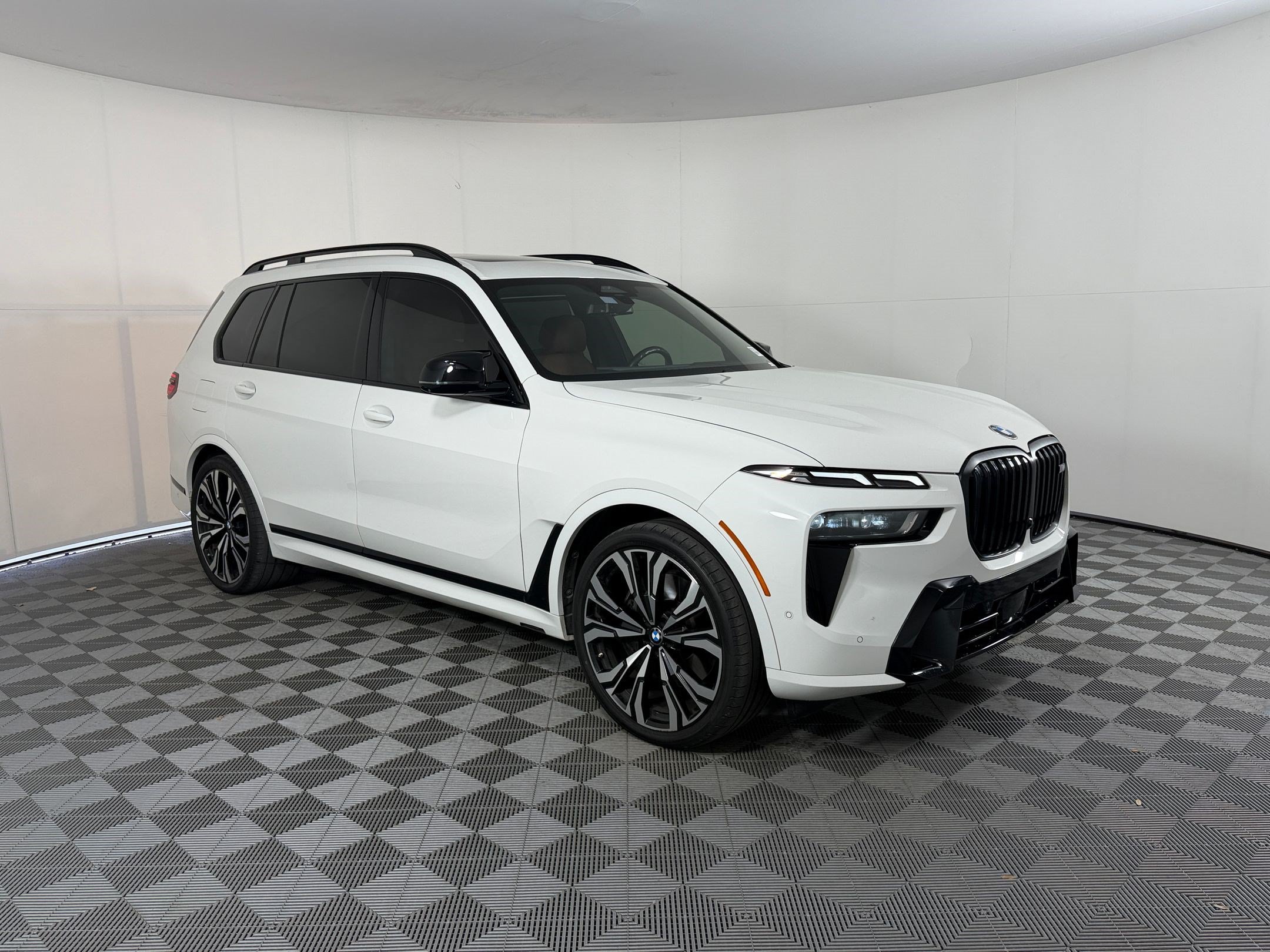 Used 2024 BMW X7 M60i w/ Executive Package AWD/4WD image 7