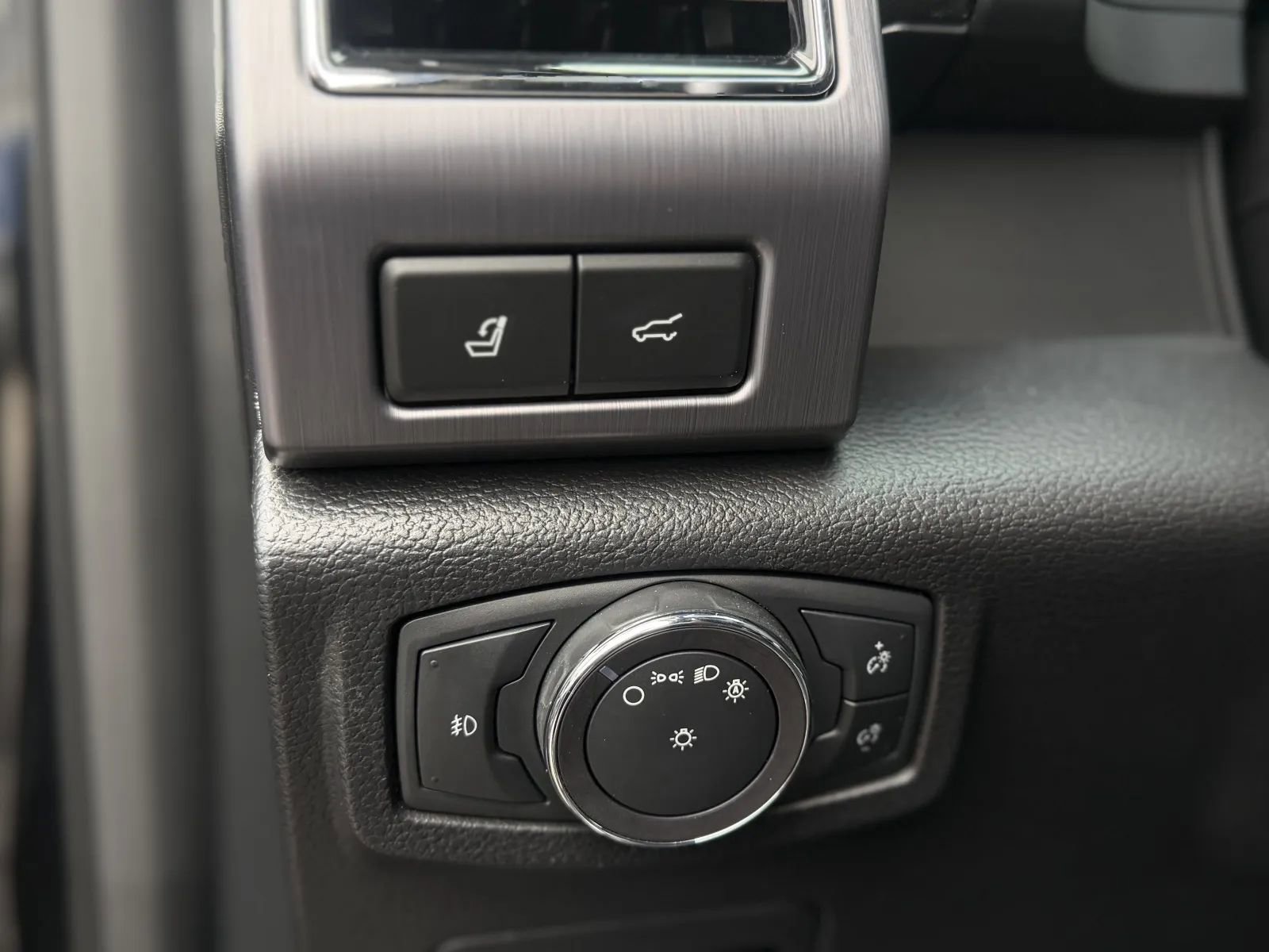 Used 2018 Ford Expedition Platinum image 30