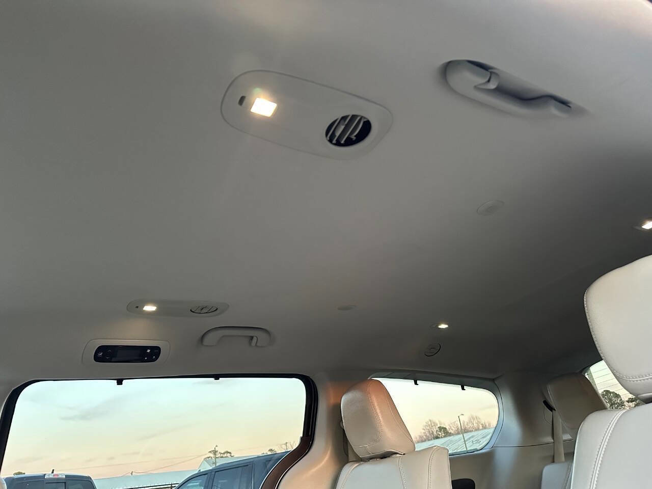 Used 2021 Chrysler Pacifica Touring-L FWD image 36