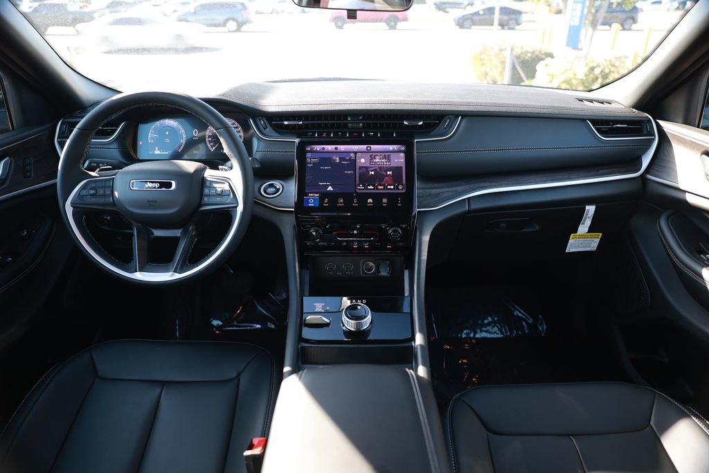 New 2025 Jeep Grand Cherokee Limited w/ Black Appearance Package image 20