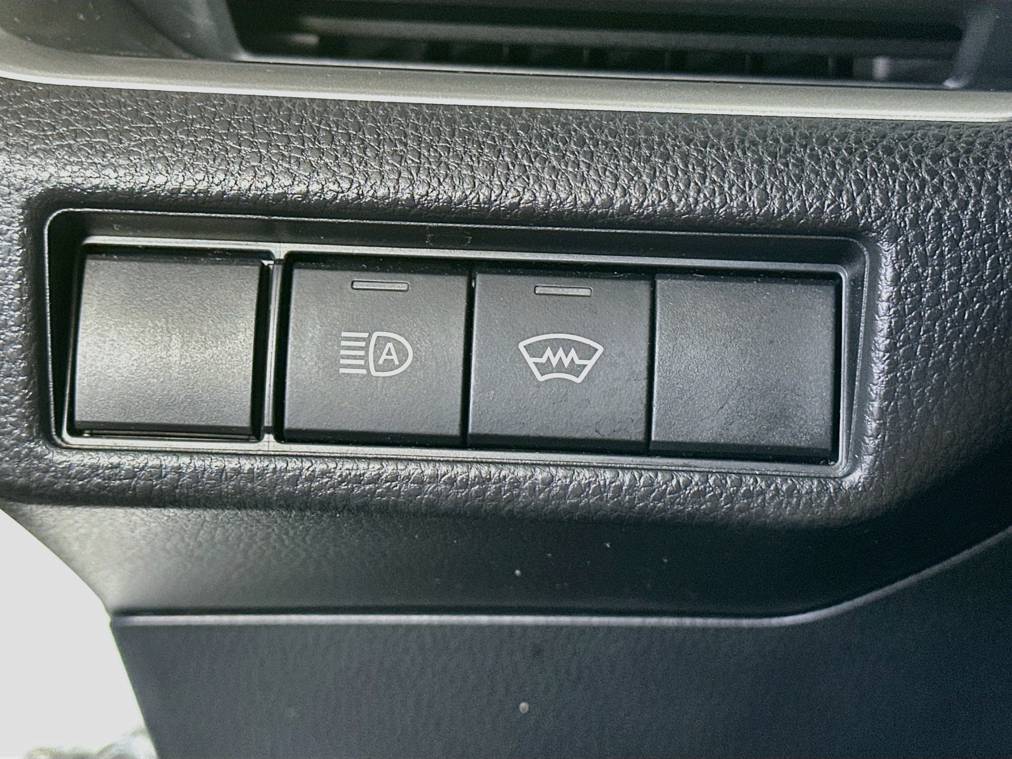 Used 2024 Toyota Prius LE FWD image 17